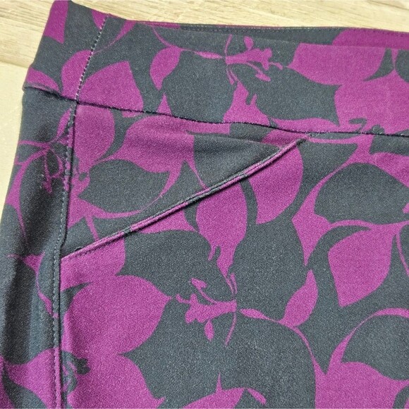 Chicos Travelers Pants Crepe Floral Straight Leg Pull On Sz 2R 12R Purple Travel - Picture 8 of 15